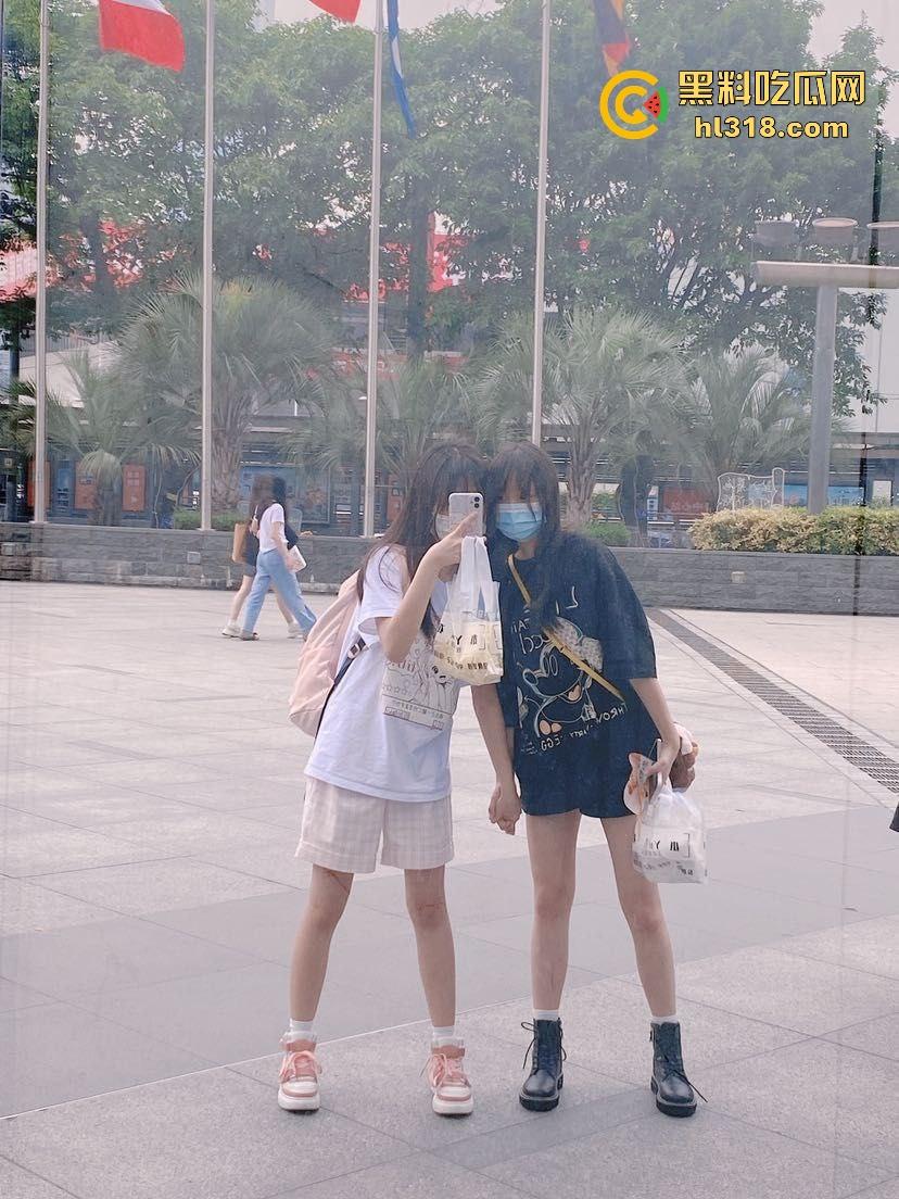 清纯可爱女高上课自慰,边跟同桌聊天边揉搓大奶,还装无事发生,确实淫穴早已泛滥成灾!-2