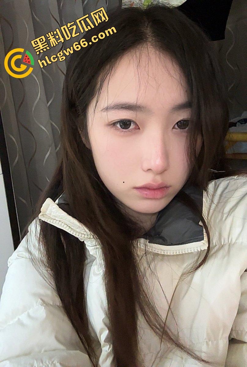 舔六千块只换来一个我睡前想你,上海仙女榨干门槛哥,撩到上头被吊半年,送完六千连逼毛都没见着!-3