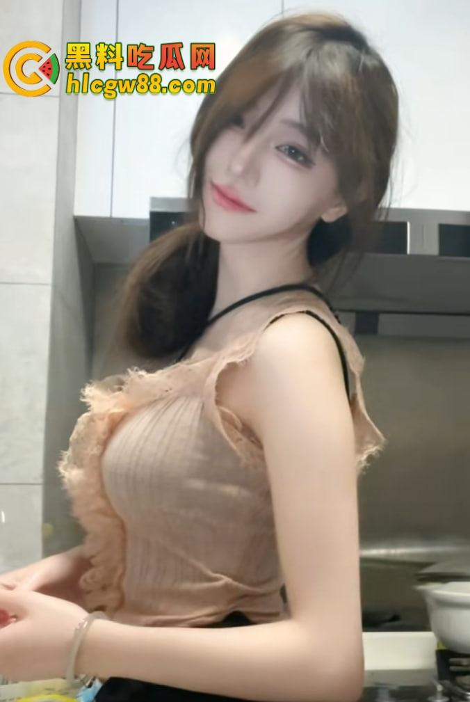 浙江百万网红『 姣姣不吃饺』小妈纯欲脸身材炸裂,成了富二代的高级定制充气娃娃,舔狗没有未来!-6