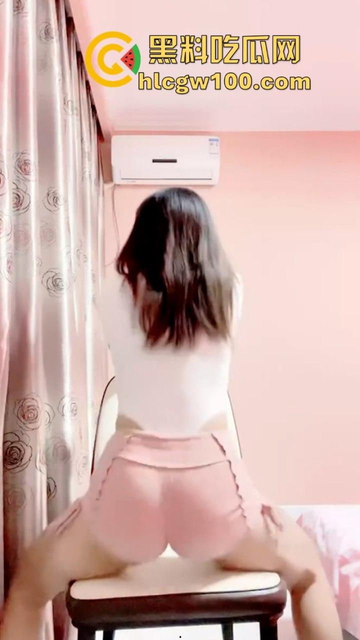 抖音71万粉丝大奶擦边少妇【你的蜜桃姨】蕾丝丁字裤原味袜 榨干老头退休钱-4