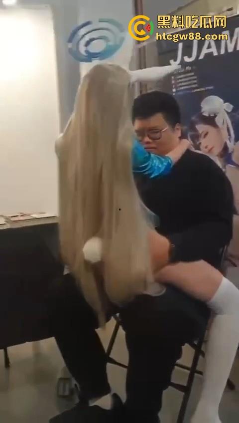 春天来了，动物们到了交配的季节了，情侣们性欲来了完全不顾旁人现场就是干！-5