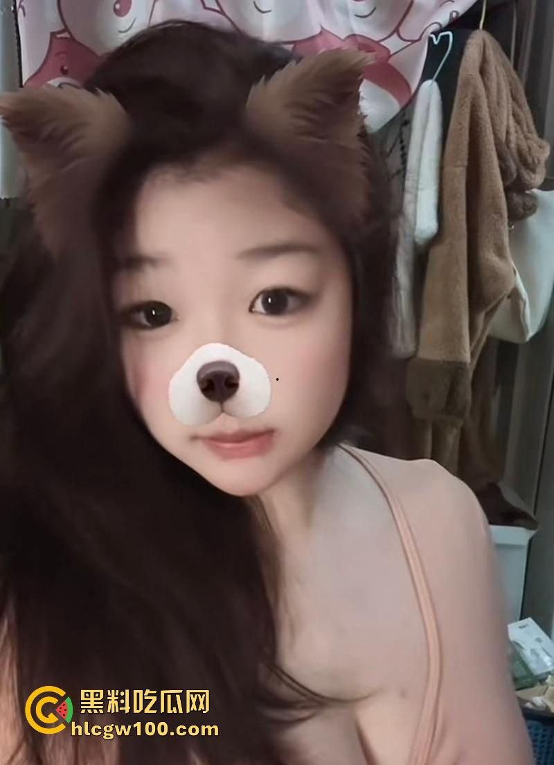 河南商丘职业技术学院【刘鑫雨】视频泄密,童颜巨乳反差嫩妹自摸曝光,清纯脸蛋骚浪动作,这颜值身材真想来一发!-2