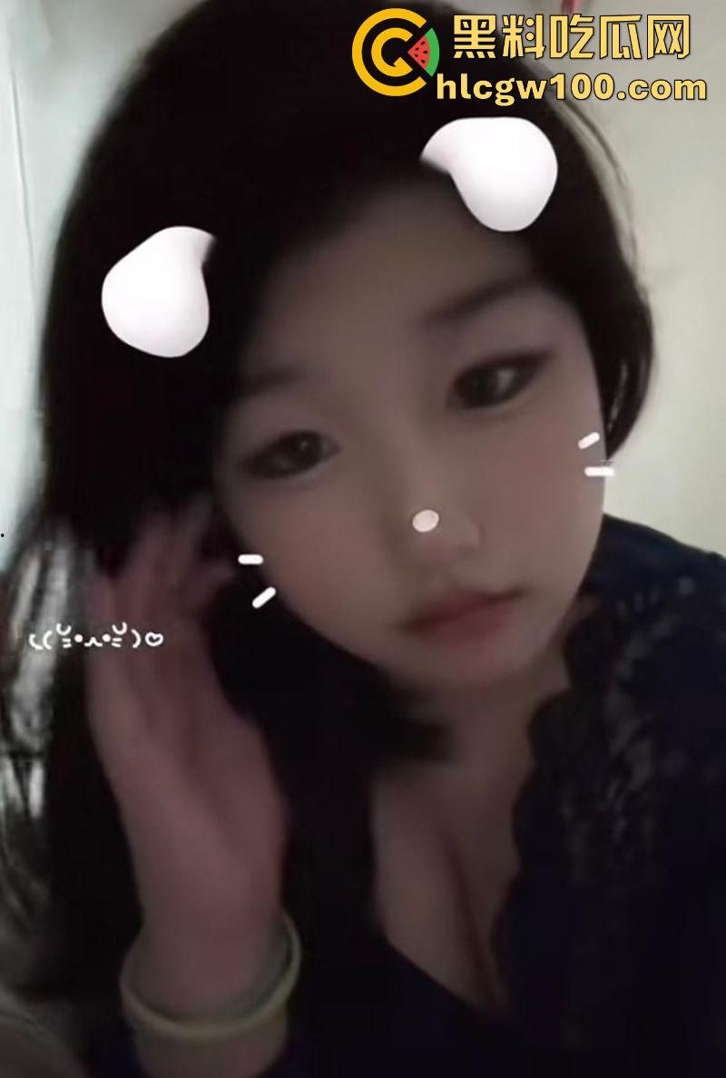 河南商丘职业技术学院【刘鑫雨】视频泄密,童颜巨乳反差嫩妹自摸曝光,清纯脸蛋骚浪动作,这颜值身材真想来一发!-10