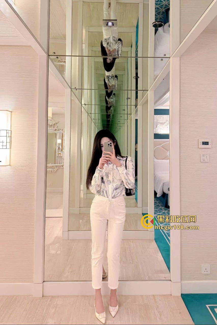 邻里偷情实录,麻将桌上勾搭的骚少妇,老公一出门就开干,69互口倒挂金钩,高潮夹得老王原地喷射!-3