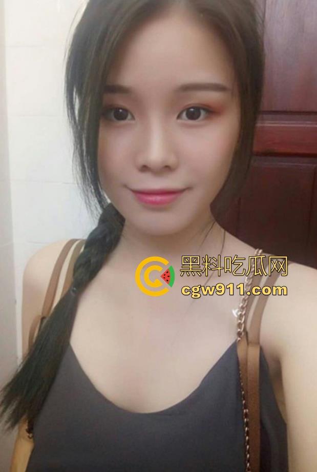 广州外企白领高管【沈佳奕】跟男友自拍啪啪流出，口交深喉吞精，一线天白虎嫩穴猛插，直接看射了！-2