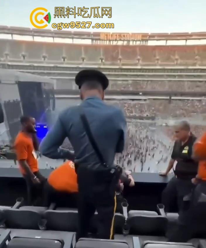 泰勒·斯威夫特演唱会发生一场枪击案，还好看台民众及时发现组织，成功阻止了一场有蓄意的射击！-5