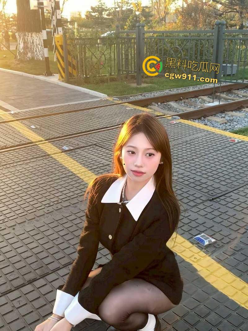 河北师范大学【贾雯雯】,清纯嫩妹如此反差,蒙眼调教深喉口交,男友猛插蜜穴还揉逼自慰,真是条小母狗!-4