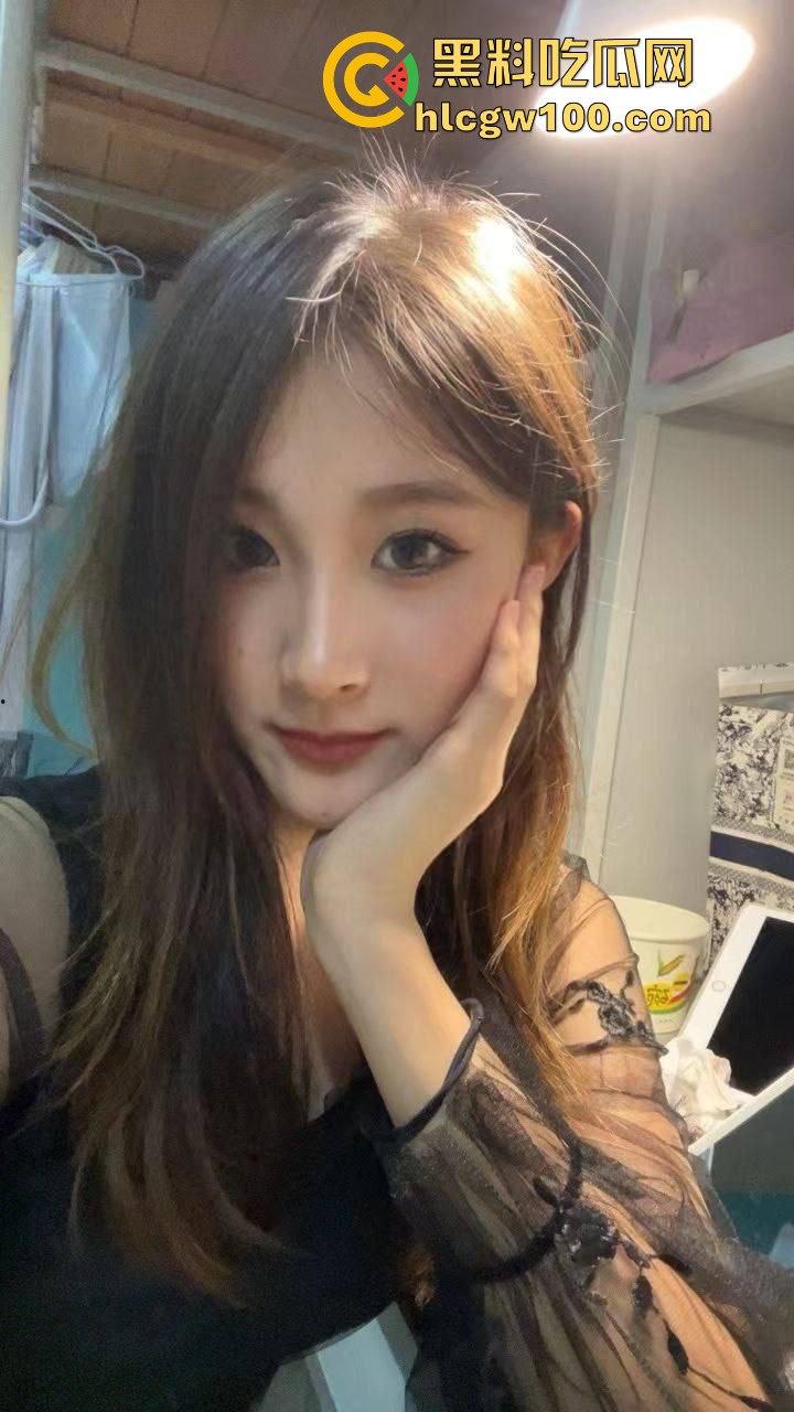 宁夏工商学院音乐生【刘思露】约炮视频曝光,全校出名的骚母狗免费白嫖爽!-1