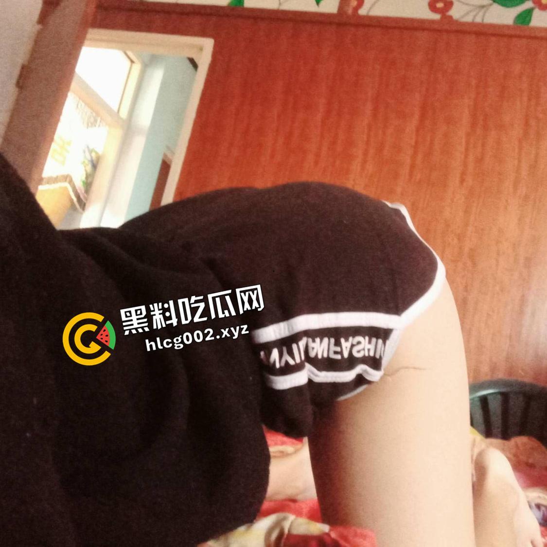 超级真实台湾高中生发春自拍 还在发育的小胸脯 巨嫩的小穴抠出小珍珠-16