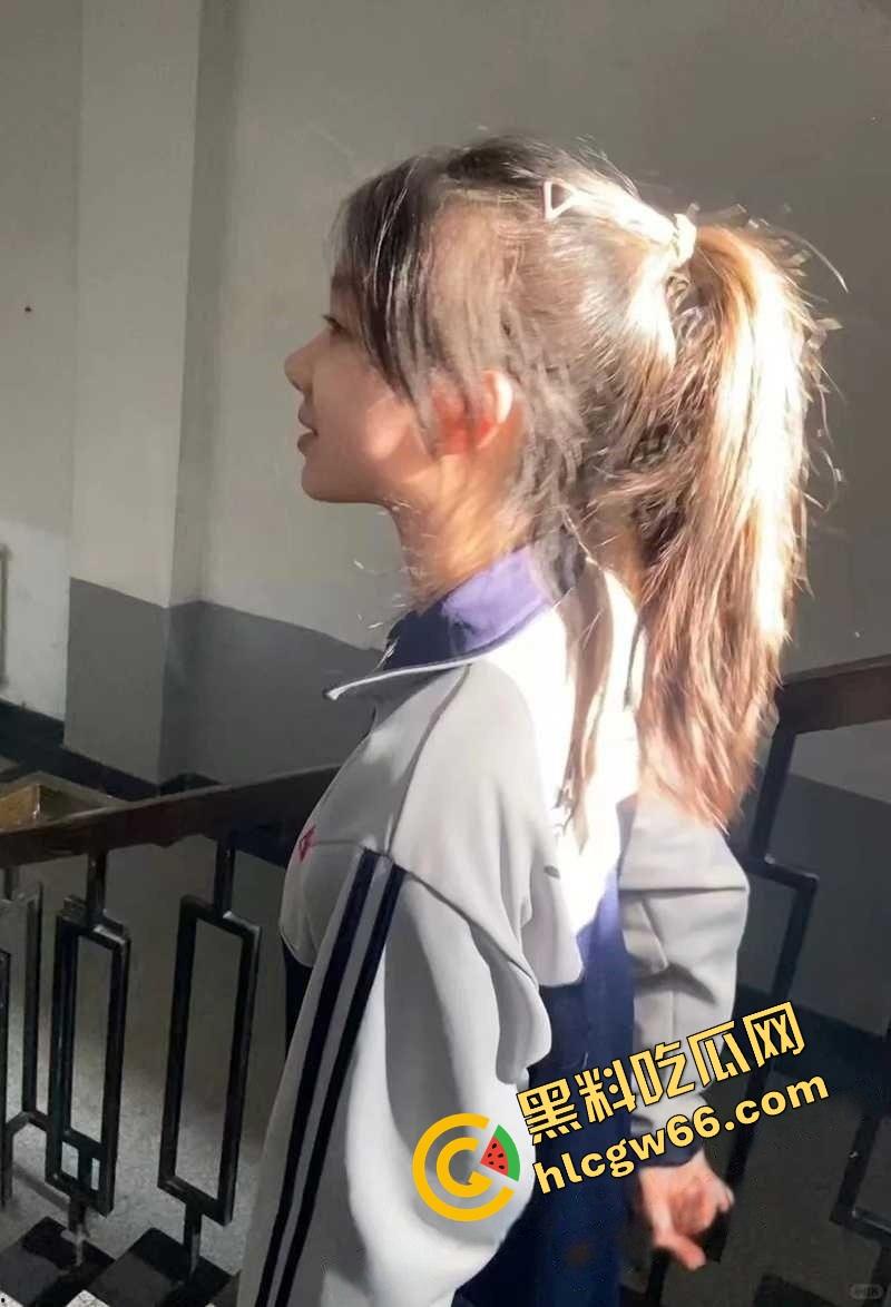 上海美院19岁女大『王佳翼』表面乖学生，背地被大神网调成听话小母狗！聊天记录曝光太顶了！-32