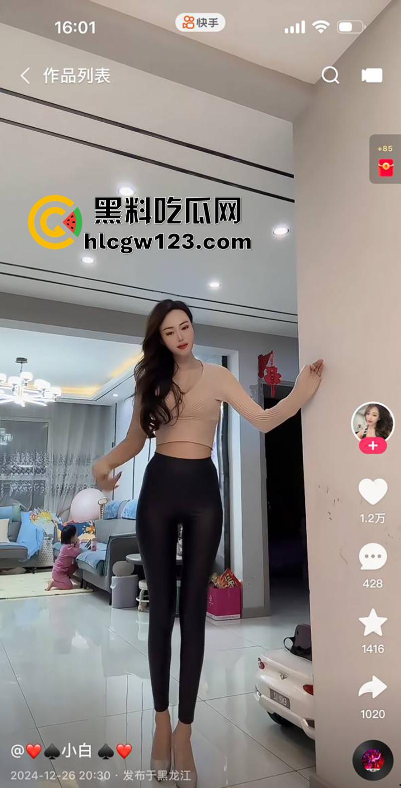 快手长腿出轨辣妈【小白】，高挑身材御姐颜值，背着老公出轨金主，被扛腿爆操无毛嫩穴！-9