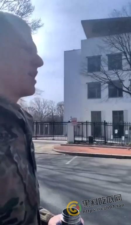 美国空军在以色列大使馆前自焚！临死前高呼不做种族灭绝的同谋 是英雄还是极端分子？-2