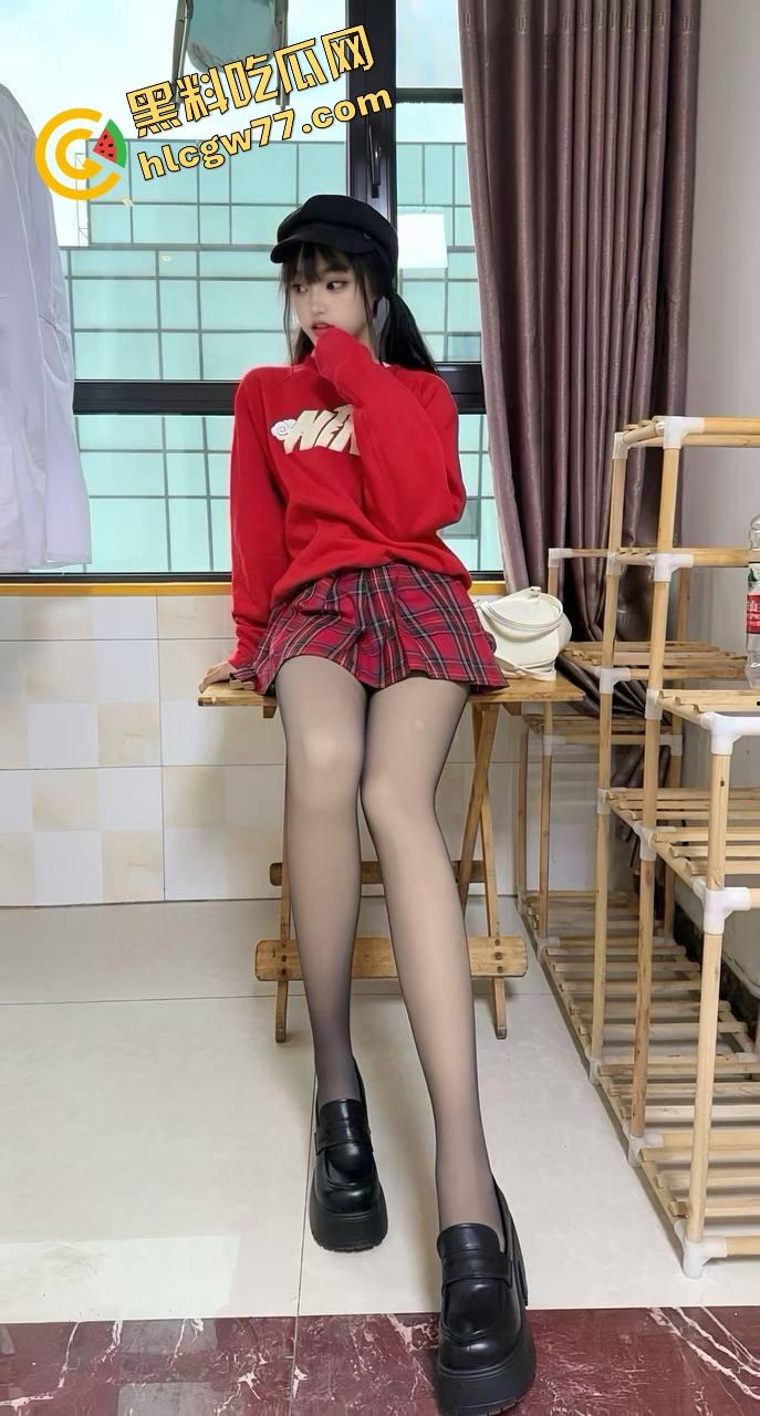 绿帽丈夫亲媚黑情结彻底失控，黑人猛男大黑屌深喉老婆，3P激战喷白浆，妻子全程淫叫扯爆喉咙！-1