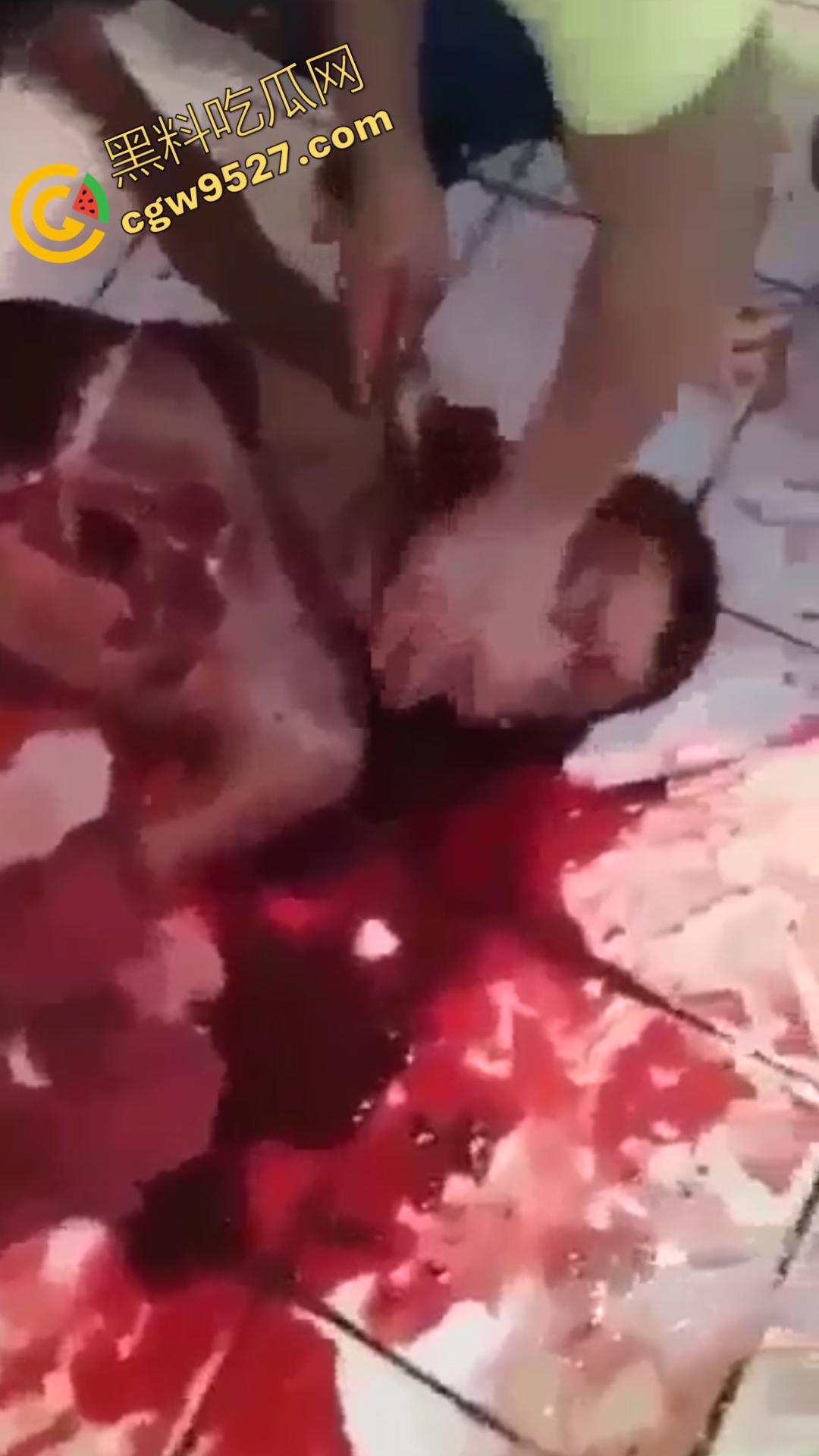 墨西哥毒枭血腥盛宴！场挖开心脏，还在跳动，把头割下来当球踢，现场血流成河，胆小者勿入！-2