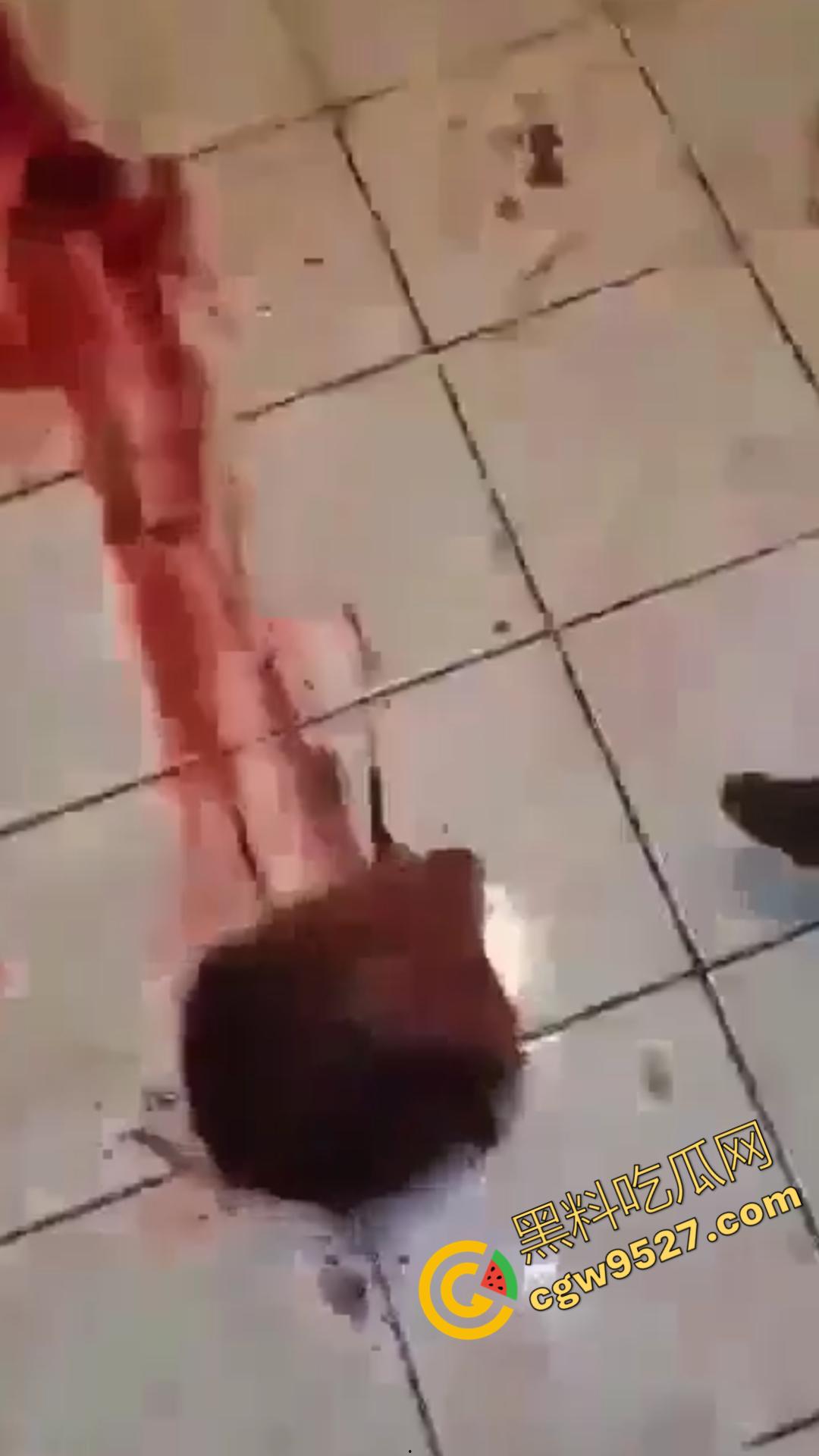 墨西哥毒枭血腥盛宴！场挖开心脏，还在跳动，把头割下来当球踢，现场血流成河，胆小者勿入！-4