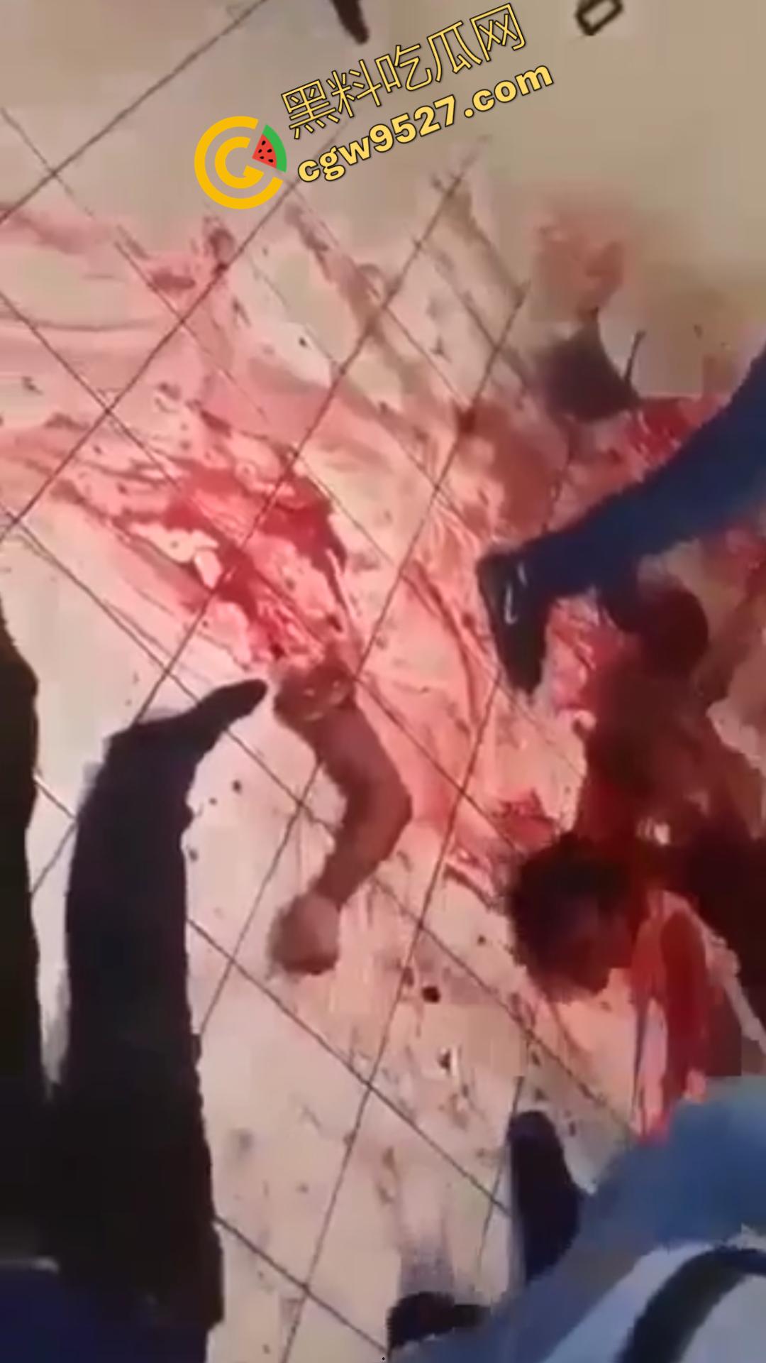 墨西哥毒枭血腥盛宴！场挖开心脏，还在跳动，把头割下来当球踢，现场血流成河，胆小者勿入！-9