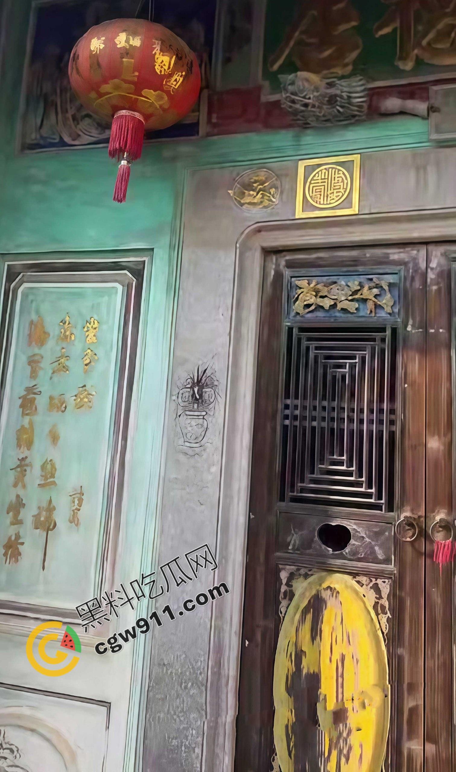 广东普宁惊爆绿帽丑闻:丈夫公开播放妻子出轨证据!三孩皆非亲生,妻家门庭若市,宗祠前成大戏场!-2