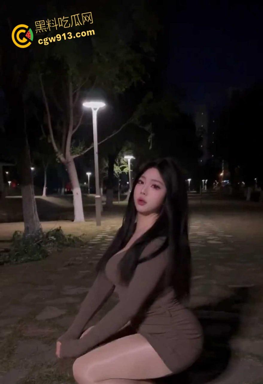 抖音高颜值网红【金美庭】,线下见面约炮金主,巨乳肥臀极致诱惑,情趣黑丝口交,女上骑乘疯狂榨精!-2