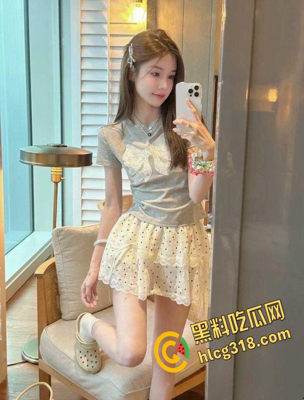 浙江大学清纯学妹【陈长蓉】,追了几天没想到还兼职外围,鲜花约会软磨硬泡白嫖,粉嫩小穴无套内射!-3