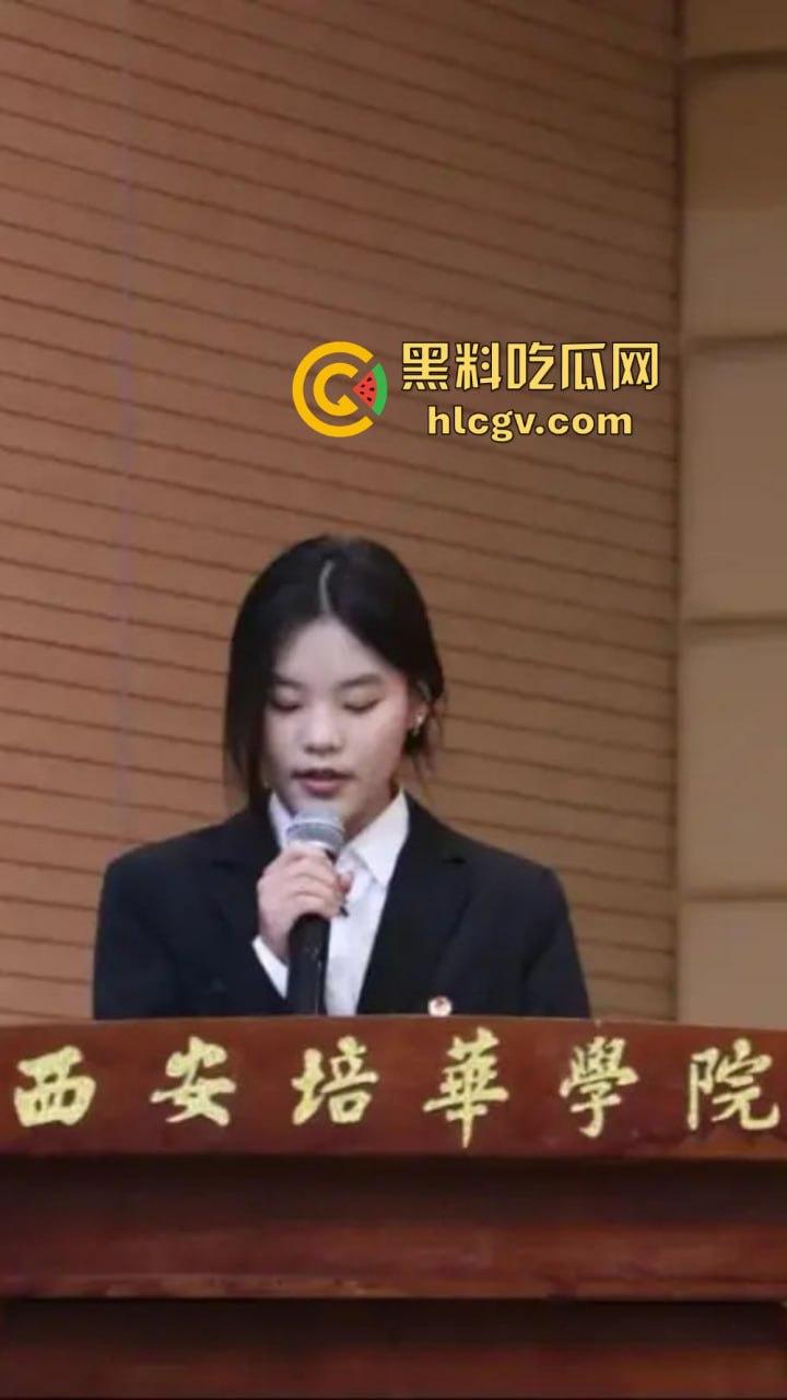 鸡公煲没来先抠逼！西安培华学院食堂大胆男女全程上演真人秀，吃瓜同学惊呆！-2