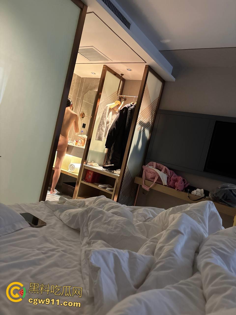 安徽清纯女友【宋薇薇】,清纯白月光床上母狗,丝巾蒙眼白丝制服,白嫩酮体露脸舔屌,后入骑乘无套猛操!-6