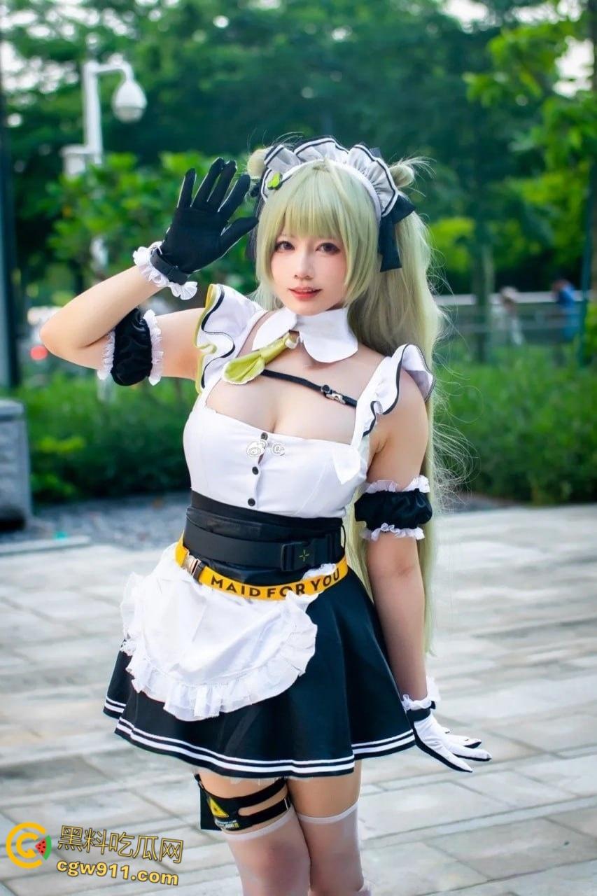 推特极品嫩妹【荒井喵喵】,甜美长相火辣身材,透明旗袍抖奶热舞, 吊带灰丝揉奶诱惑,这颜值和身材都够撸一发了!-1