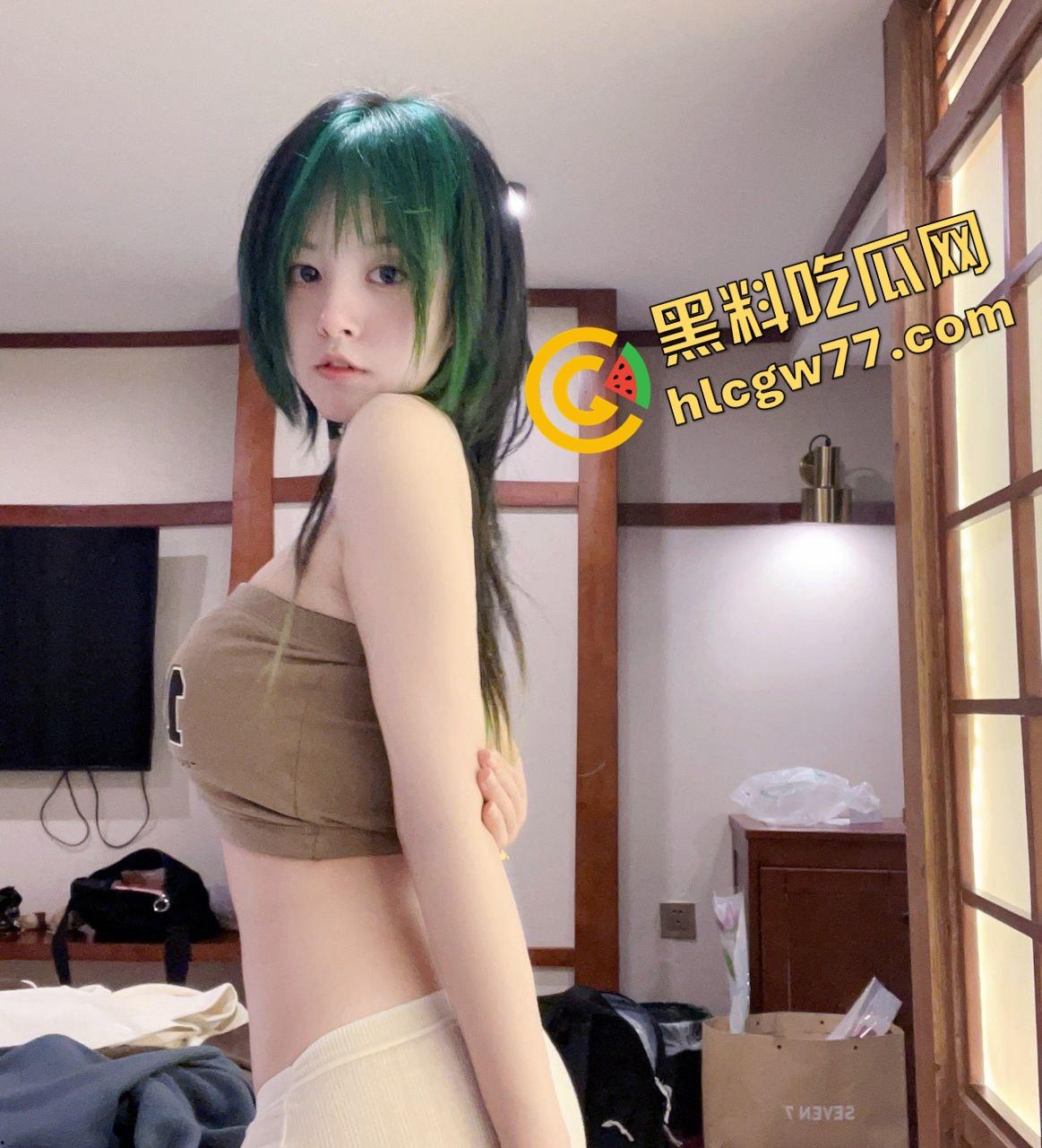 华津传媒大学反差巨乳女神【蒲珊】露出癖被网调带崩,室外自慰视频泄露流出,白奶抖成浪花!-3