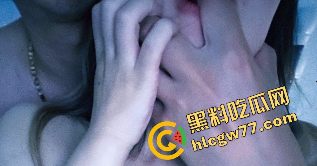 华津传媒大学反差巨乳女神【蒲珊】露出癖被网调带崩,室外自慰视频泄露流出,白奶抖成浪花!-12