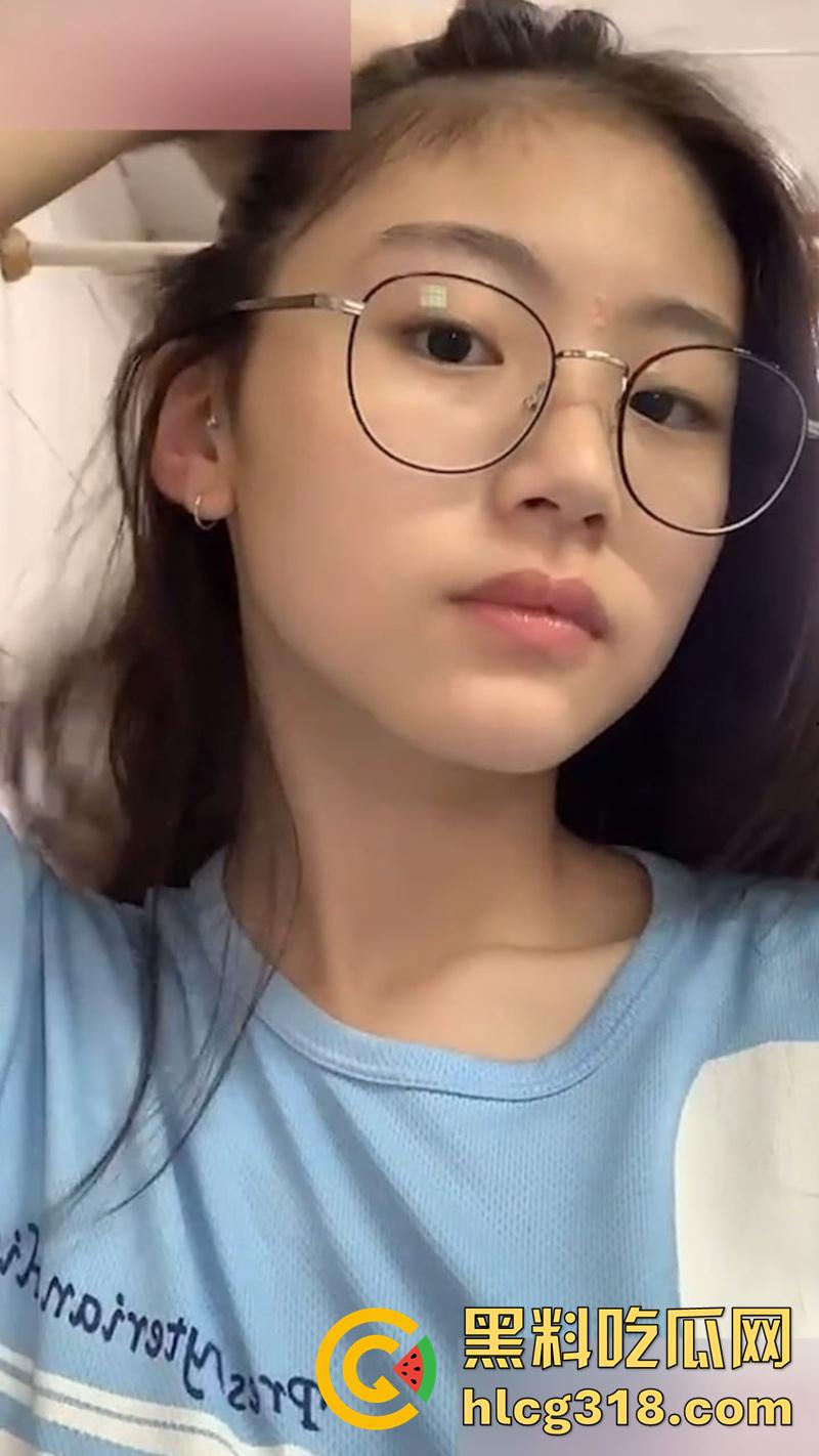 茂名一中白月光女神【梁思瑶】,脸蛋精致酮体诱人,约炮大屌体育生,后入打桩白嫩美臀。-3