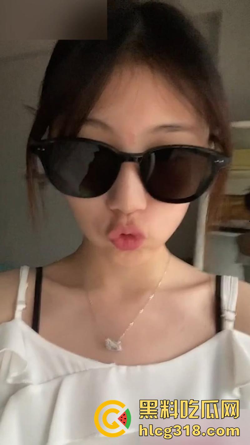 茂名一中白月光女神【梁思瑶】,脸蛋精致酮体诱人,约炮大屌体育生,后入打桩白嫩美臀。-5