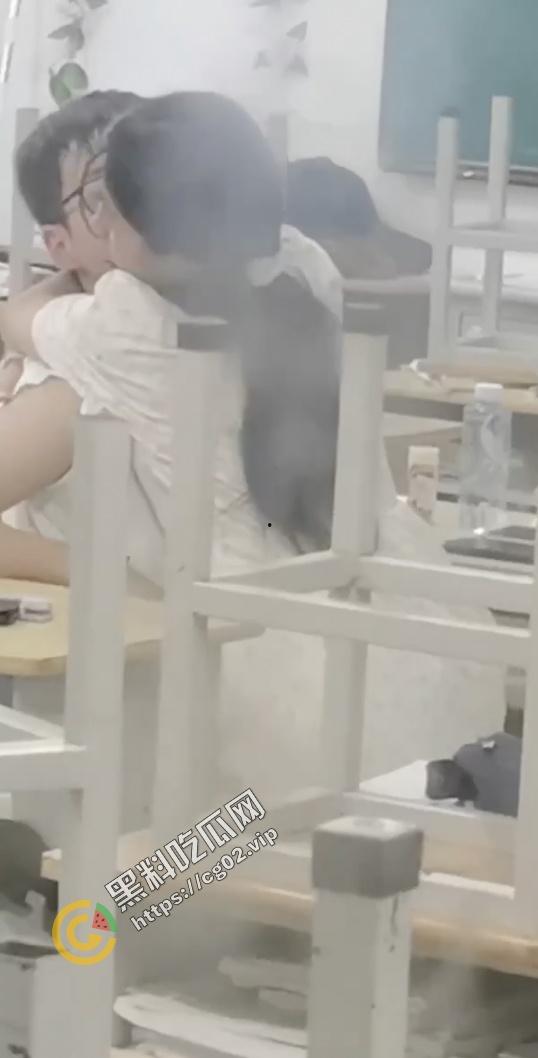 狗男女!教室当着这么多人竟然干起来了?!-5