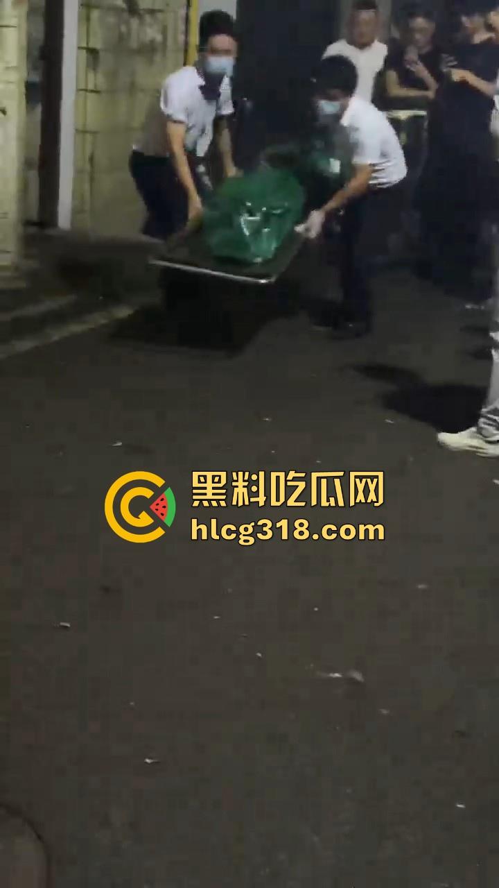 湖南长沙肌肉猛男操死站街女!现场已被警察封锁现场 这得多猛啊能把人操死!-10