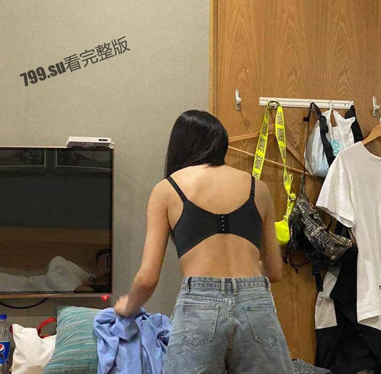 前女友系列 清纯可爱学生妹在父母家啪啪自拍 遭前男友泄密-3