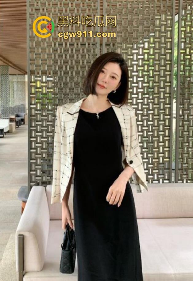 骚婶淫水倒灌入脑,再度发情主动求虐,狗链子勒紧婶婶的逼逼,掰开白虎逼迎合打桩!-1