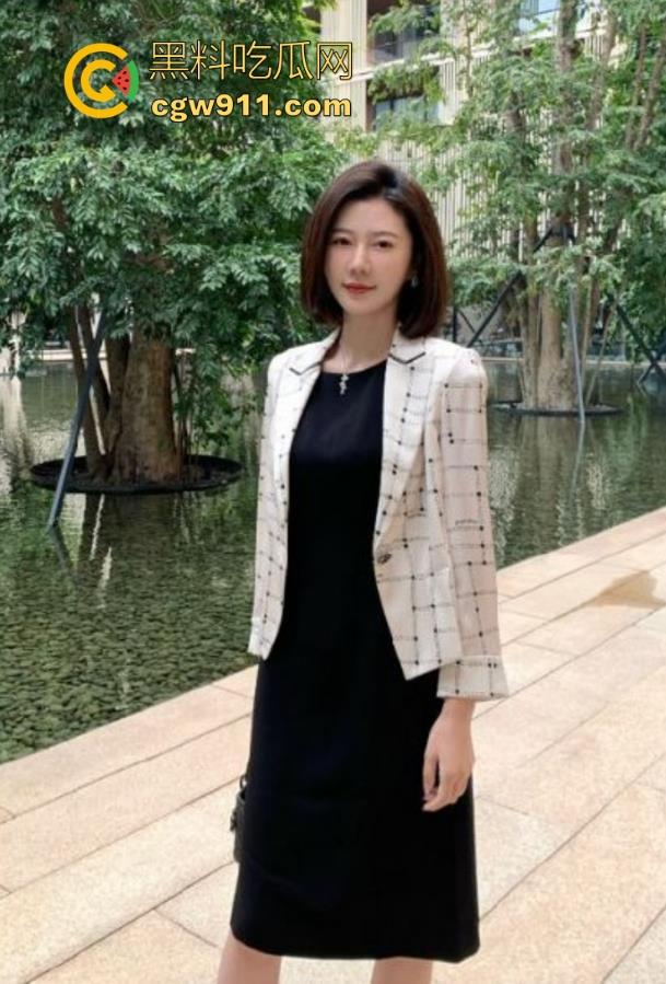 骚婶淫水倒灌入脑,再度发情主动求虐,狗链子勒紧婶婶的逼逼,掰开白虎逼迎合打桩!-2