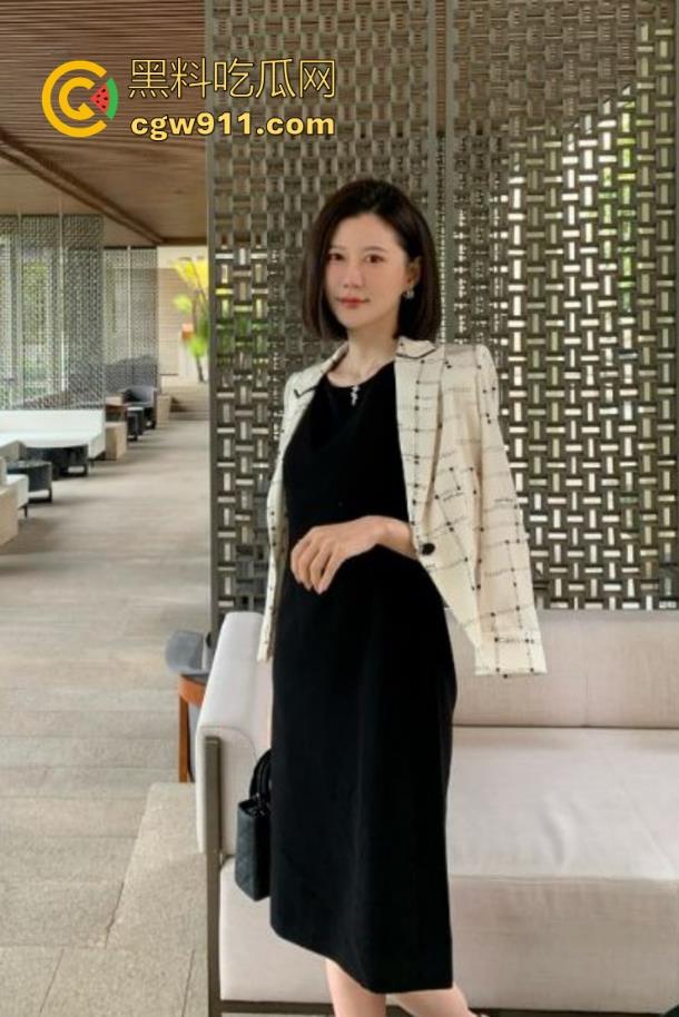 骚婶淫水倒灌入脑,再度发情主动求虐,狗链子勒紧婶婶的逼逼,掰开白虎逼迎合打桩!-3