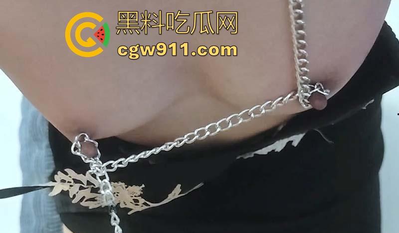 骚婶淫水倒灌入脑,再度发情主动求虐,狗链子勒紧婶婶的逼逼,掰开白虎逼迎合打桩!-7