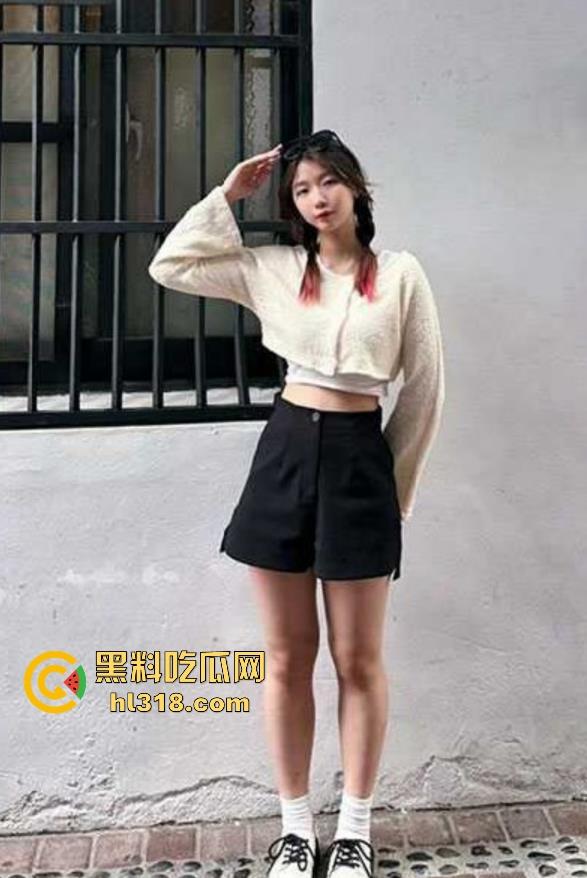 广东技术学院巨乳学生妹【唐奕帆】揉奶自慰视频供大家欣赏 身材赞到看了就会硬到爆炸!-4