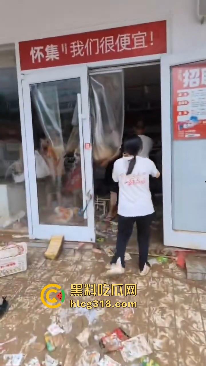 一场水灾，人性尽显！广东肇庆怀集水灾后，赵一鸣零食店遭到疯抢，竟然在广东看到0元购！-5