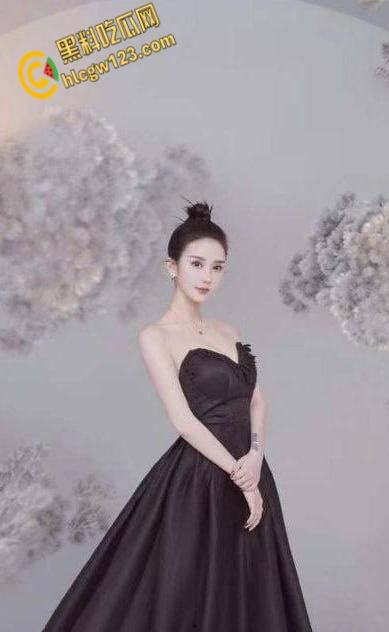 上海名媛【张佳怡】下海爆操，肉感肥臀无套内射，这身材真是极品尤物！-1