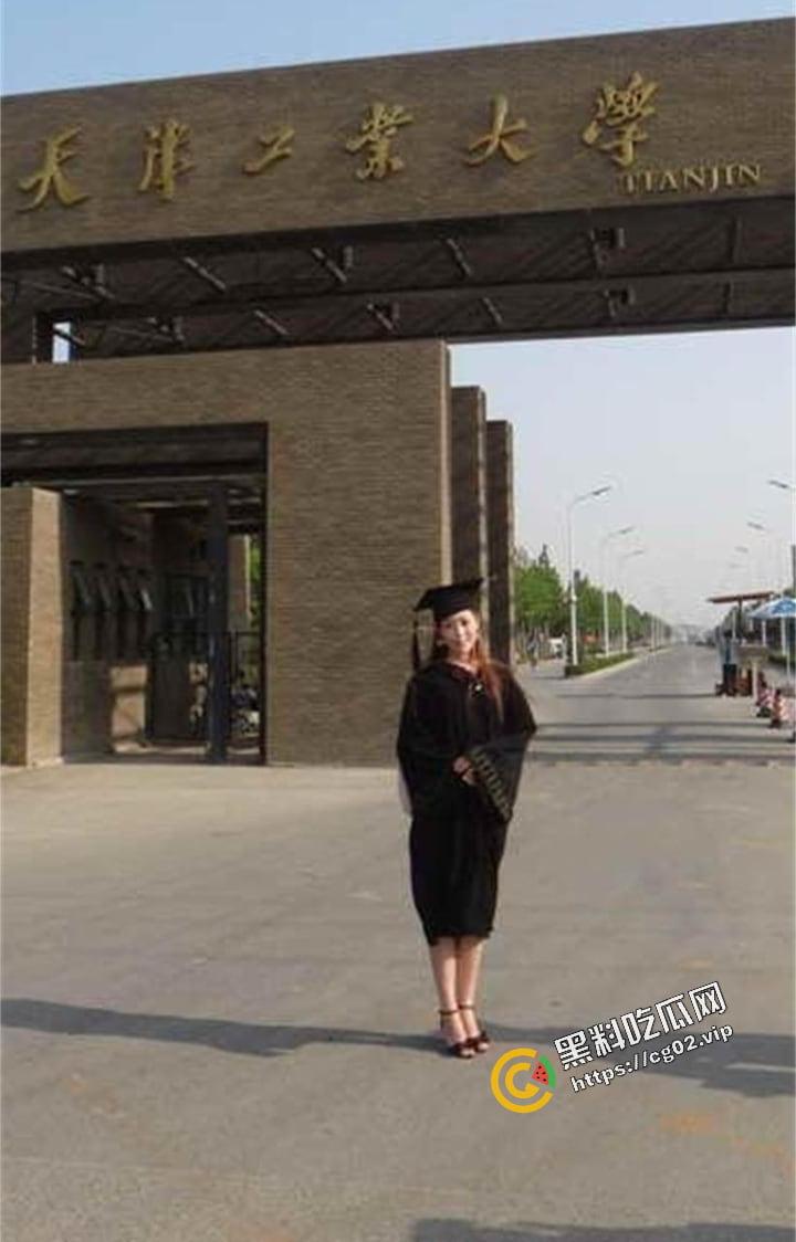 《百度云泄密流出》天津工业大学 模特【王真】外表优雅高冷  实则内心闷骚放浪38P+1V-28