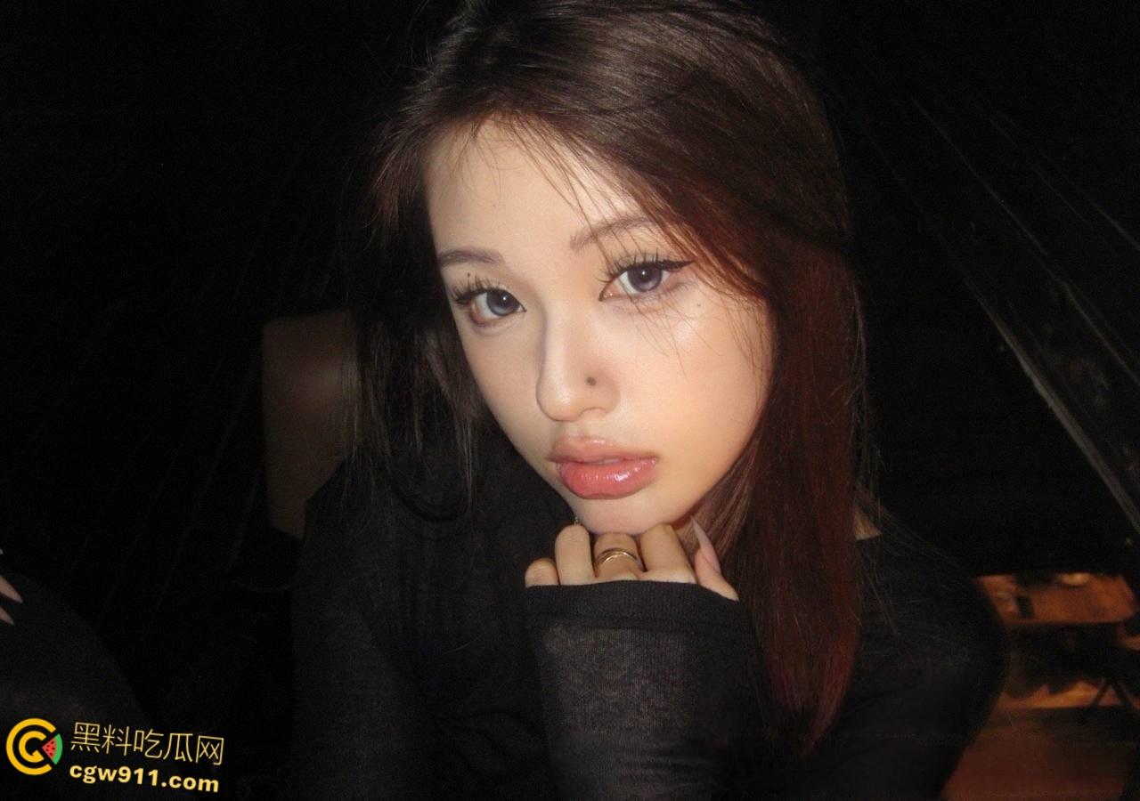 气质人妻【宋亚琦】,偷情老公兄弟,穿情趣黑丝握肉棒送进小穴,晃着大奶被爆操,纯荡妇淫娃!-4