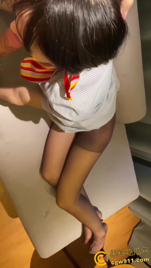 气质人妻【宋亚琦】,偷情老公兄弟,穿情趣黑丝握肉棒送进小穴,晃着大奶被爆操,纯荡妇淫娃!-7