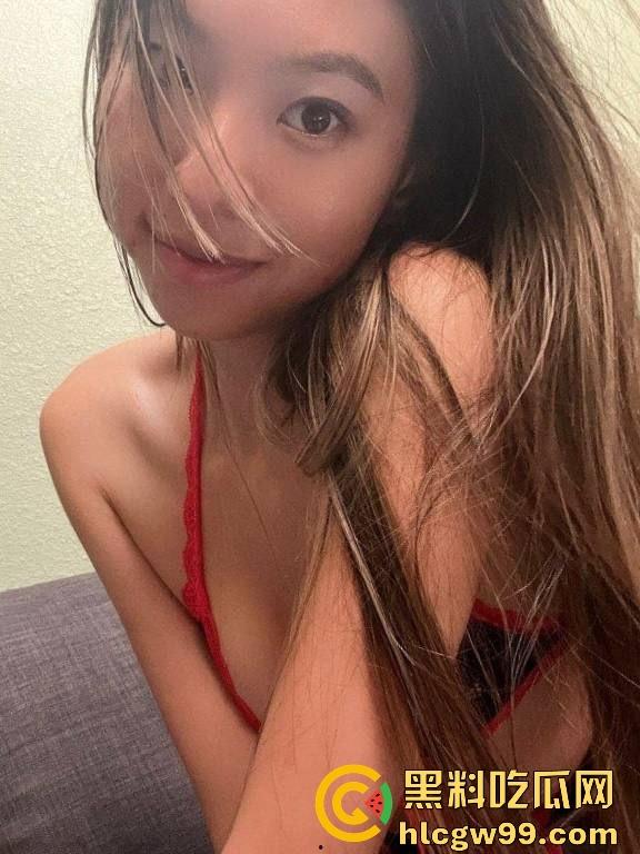 台湾媚黑淫荡母狗【刘紫伊】调教视频曝光,舔马桶 舔脚 颜射 口交听话无比,纯纯鸡巴套子!-2