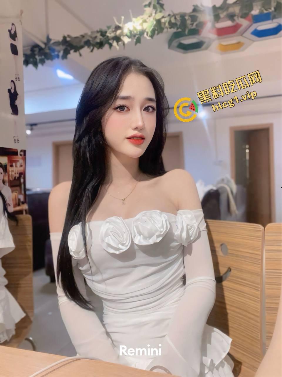 网友投稿曝光!柬埔寨金边的骚婊网红『曹惠恩』出水芙蓉 性爱惨遭泄密曝光!-1