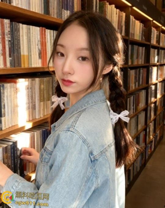 青岛农业大学【徐智欣】,为拍写真勾引摄影师当男友,反差小母狗深喉大屌,黑丝小翘臀被疯狂打桩!-2