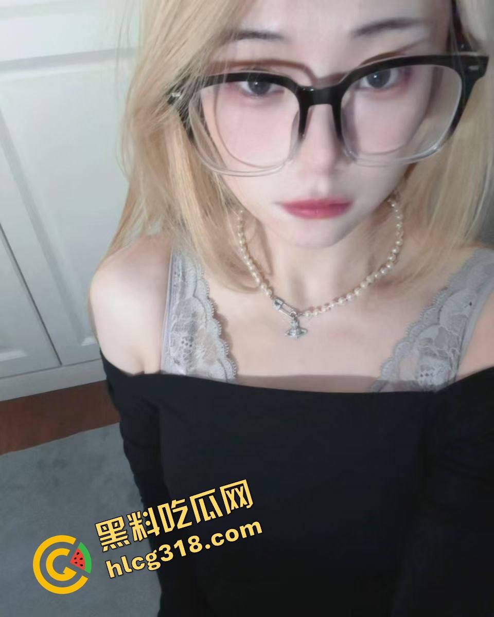 就好这口，逼水被打出来的母狗最带感，不叫不哭只会喷水，抽一鞭就高潮，SM玩成了喷泉表演！-1