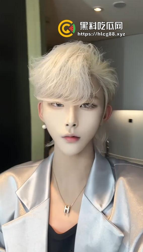 成都小仙女找男模鸡巴养身，哪知男模鸡巴是毒棒，插谁谁烂草完骚逼流脓烂成花，婊子贱种天生一对！-31