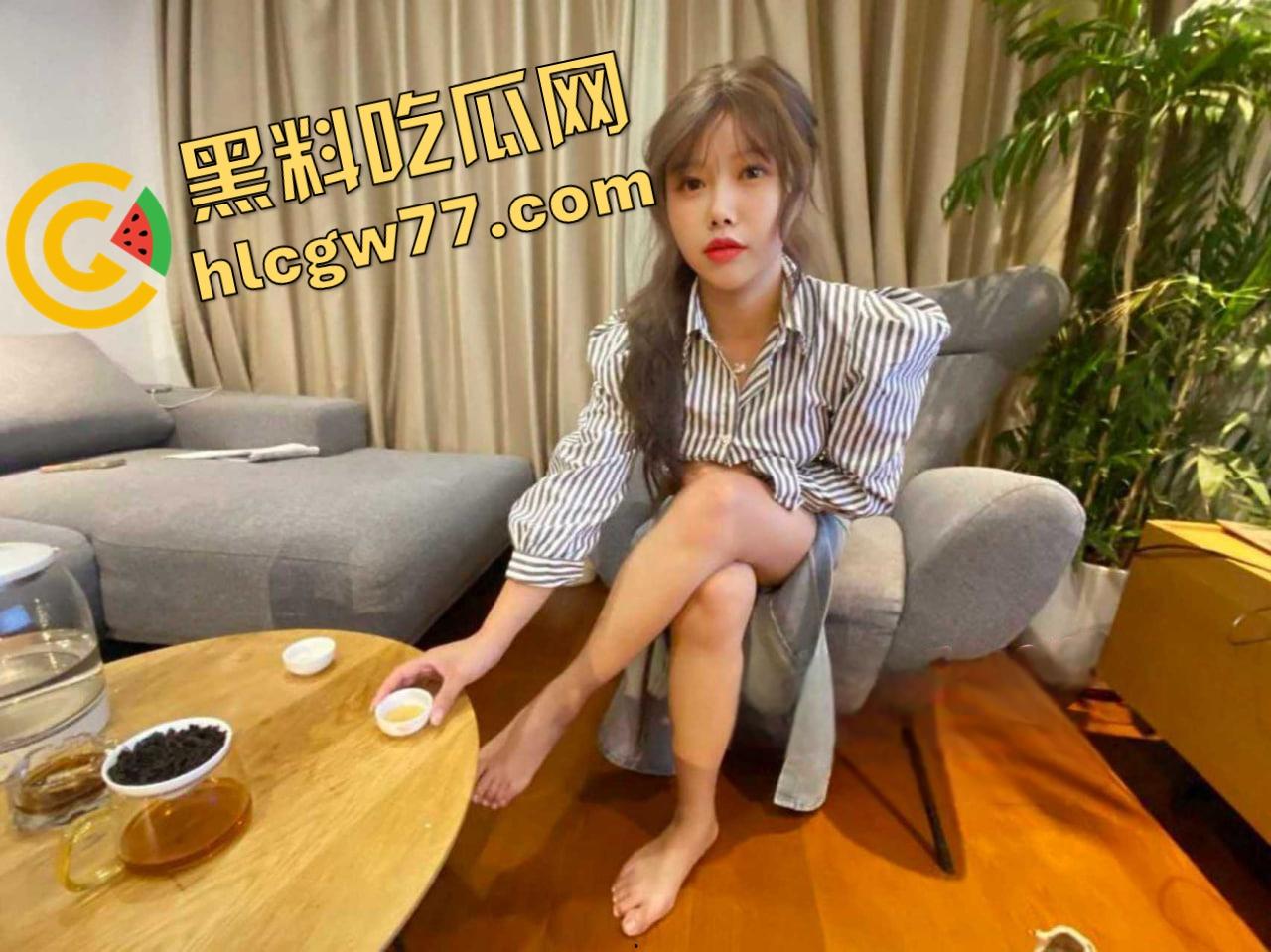 海角精品!我妈翻揪揪出我和舅妈的纪录片套,舅妈偷情嫩逼被我狂操内射,浴室后入翻爽天!-6