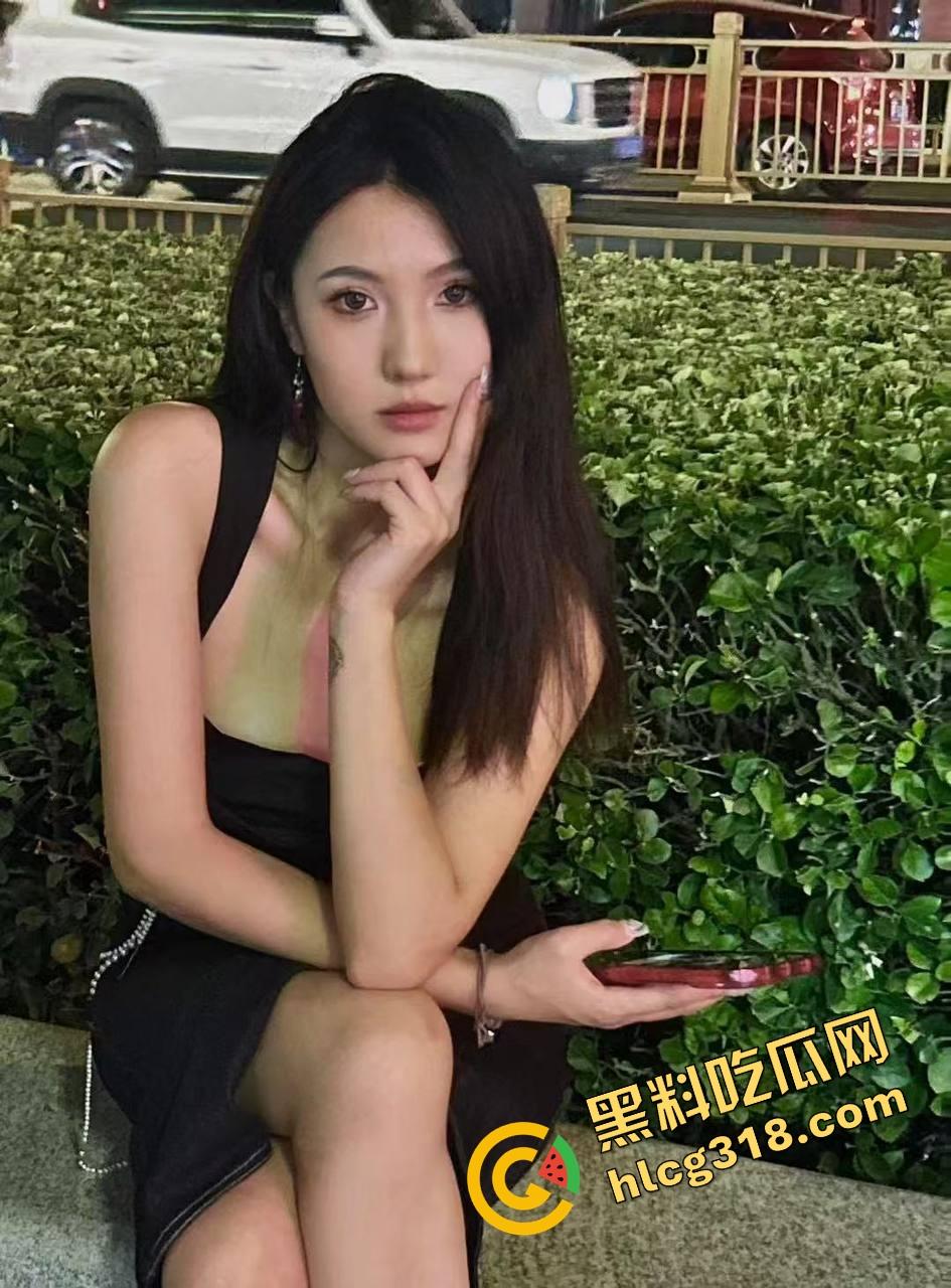 广州老黑鸡巴称王白逼黄逼跪舔当肉厕,黑桃A媚黑贱女扎堆献洞求操,嫩逼烂逼抢着伺候!-2